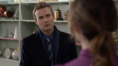 Uh, look, I don't wanna
keep bothering you or anything, - The Enchanted Christmas Cake