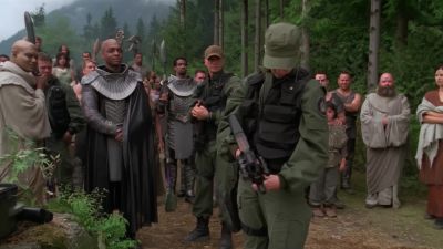 Uh, Major, demonstrate
the weapon on single-shot. - Stargate SG-1
