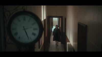 Uh, miss, you can't go in there. - Agatha Christie's Seven Dials