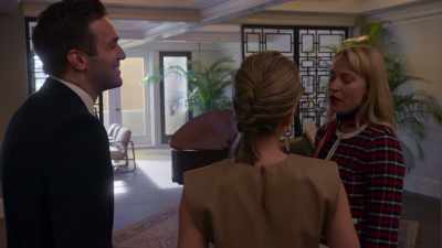 Uh, Mr. Crawley, I have a schedule-- - Leverage: Redemption