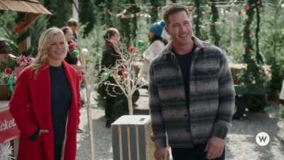 - Uh, nice to meet you, Ryan.
- Nice to meet you. - A Magical Christmas Village