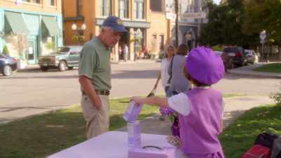 - Uh, no, thanks. I-I'm a diabetic.
- Same. - AJ and the Queen