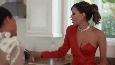 -Uh, orange or grape? -Orange. - A Party to Die For