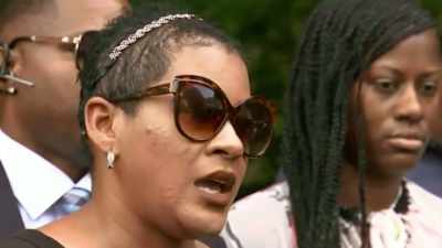 Uh, she-she's not the same
Joycelyn that we knew. - Surviving R. Kelly