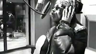 Uh, she's real sweet.
She just be chillin'. - Surviving R. Kelly
