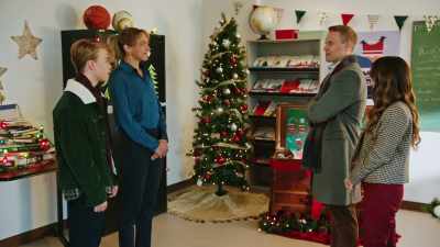 Uh, we should get you
back home so I can get to work. - The Jinglebell Jubilee