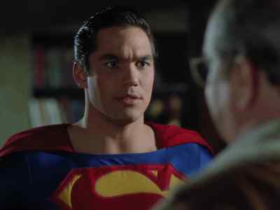 Uh, take a seat, dad. - Lois & Clark: The New Adventures of Superman
