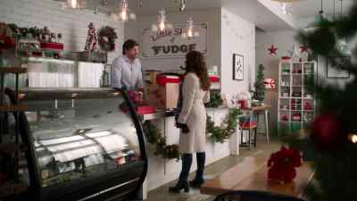 Uh, that's okay.
I'm just, I'm just here - Christmas, Love and Fudge