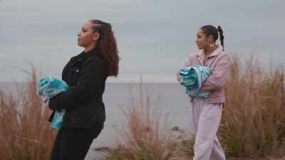 Uh-uh, ain't nobody gettin'
in that cold-ass water. - Blindspotting