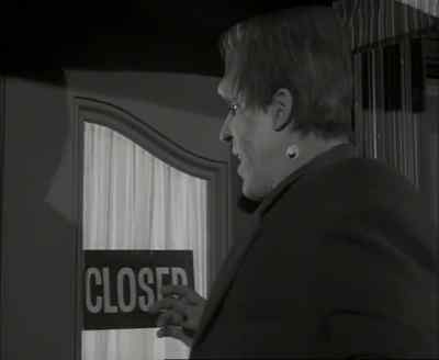 Uh, uh, please, sir,
I have to talk to you. - The Munsters
