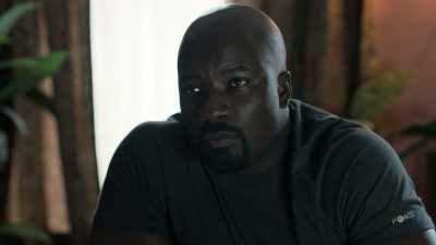 - Uh, what about Claire?
- [Claire sighs] - Marvel's The Defenders