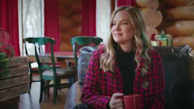 Uh... yeah, I-I guess so. - Unwrapping Christmas: Olivia's Reunion