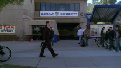 Uh, you'll have to move
your car, sir. - NCIS