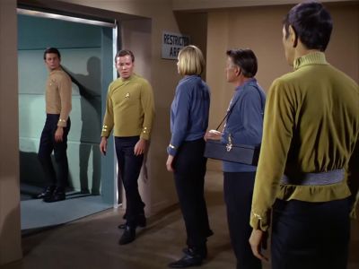Uhura Captain Kirk - Star Trek