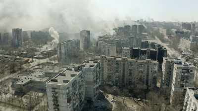 Ukrainian forces fight back,
but they are outnumbered. - 20 Days in Mariupol