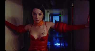 Um, Annie, what's
going through your mind? - The Nowhere Inn