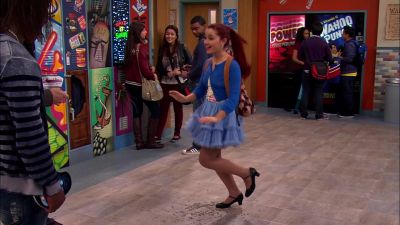 - UM, CAT?
- WHAT? - Victorious