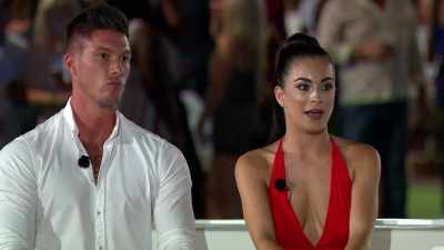 ‐Um, do you know what,
brush it under the carpet...
‐It's parquet. - Love Island