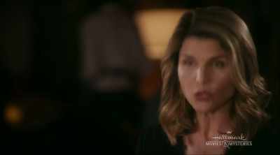 UM, DO YOU HAVE
ANY LOW-SODIUM OPTIONS? - Garage Sale Mysteries: Picture a Murder