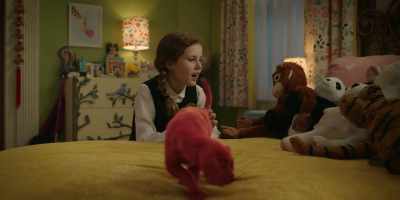 - Um, Ebenezer!
- [grunts] - Clifford the Big Red Dog