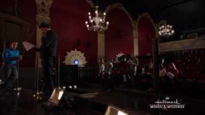 Um, everybody, if... - Christmas Encore
