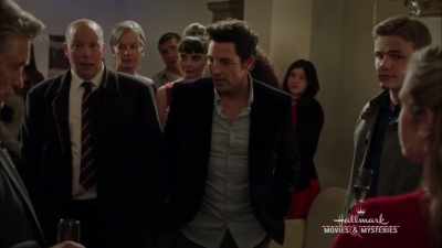 Um... Everybody obviously knows
Mr. Dennis Hayes here, - Christmas Encore