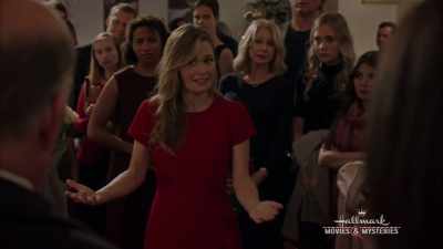 Um, everyone, please.
Just give him a chance, okay? - Christmas Encore