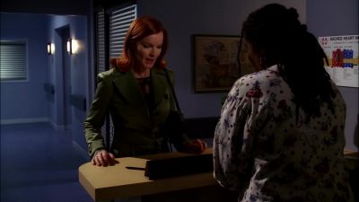UM, EXCUSE ME. I'M HERE
TO SEE REX VAN DE KAMP. - Desperate Housewives