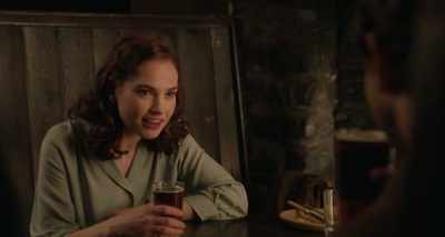 - Um, glasses thick as jam jars.
- She sounds lovely. [CHUCKLES] - The Guernsey Literary and Potato Peel Pie Society