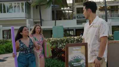 Um... hi. Excuse me. - Aloha Heart