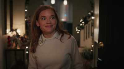 Um, hi. - Zoey's Extraordinary Christmas