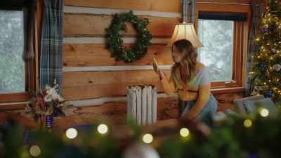 Um, I hate to take you away
from your family, - Unwrapping Christmas: Olivia's Reunion