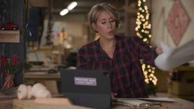 -Um, I love it.
-Excellent. We have one problem. - A Christmas Open House