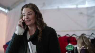 Um, I... Yes, I
would love that. - Lights, Camera, Christmas!