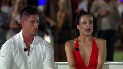 ‐Um, you know,
I just...
‐AUDIENCE: Ohh. - Love Island