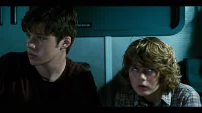 Um... Nothing's getting in here, right? - Jurassic World