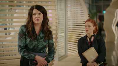 Um, oh, Zoey, join us, please, - Zoey's Extraordinary Playlist