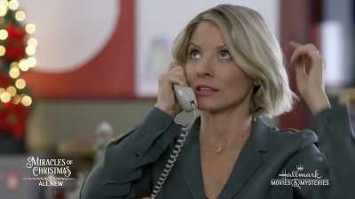 Um... Okay, Nana,
this isn't exactly an emergency. - Debbie Macomber's A Mrs. Miracle Christmas