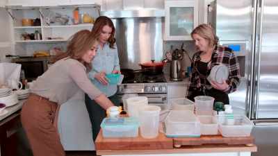 -Um, on this layer, I use everything here.
-Layer. We're talking layers. - Get Organized with The Home Edit