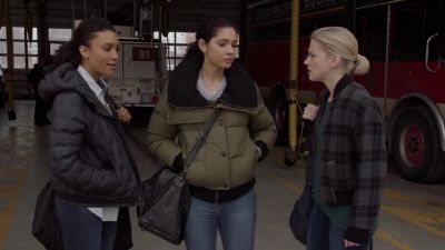 - Um... - Chicago Fire