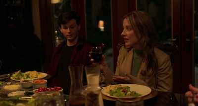- Um, seven nights.
So, until the 29th, Friday.
- Mm-hmm. - Breakup Season