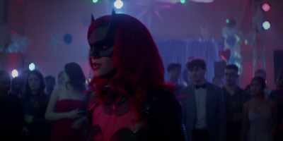 UM, SO NOT ME,
BUT DO YOU MIND? - Batwoman