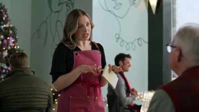 - Um, so, the pudding
is dine-in only. - A Sprinkle of Christmas