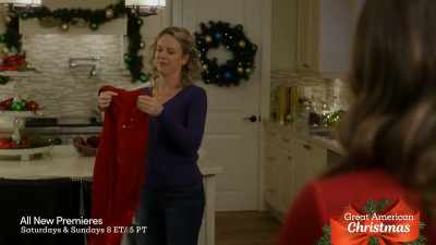 Um, the red brings out
your rosy cheeks - A Christmas Miracle for Daisy