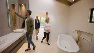 Um, and then you've got this bathroom,
which is absolutely stunning. - Selling The OC