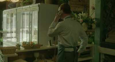 Um, there's no deceased
Mr. Roberts here. - A Friend of the Family