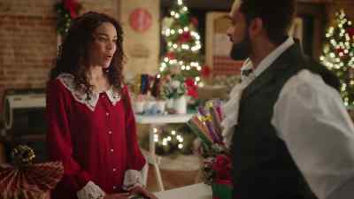 Um, what style would you
like the wrapping to be? - Unwrapping Christmas: Mia's Prince