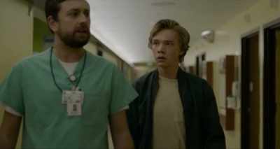 Um... why don't you grab a seat
in his room over here? - Lean on Pete