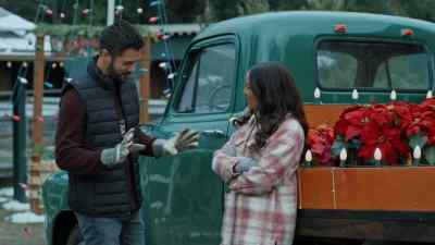 Um... would you rather be,
uh, left alone, or...? - Christmas Under the Lights