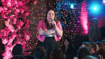 -Um, yeah.
-[audience laughs] - Liza Treyger: Night Owl